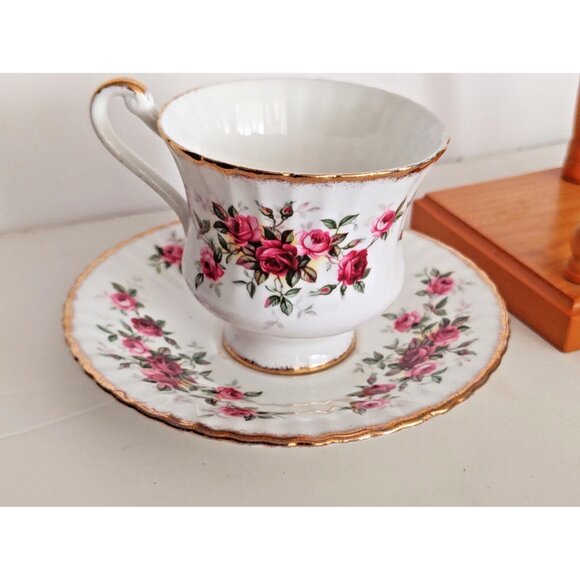 Paragon Bone China Tea Cup & Saucer "County Fair" Pattern 1960 - Picture 9 of 10